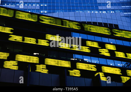 New York Stock Exchange Electronic Ticker zeigt Börseninformationen, USA Stockfoto