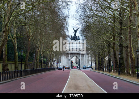 Constitution Hill in Richtung Wellington Arch, London, Samstag, 23. März 2019. Foto: David Rowland/One-Image.com Stockfoto