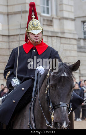 Household Cavalry im Winter Kleid ändern Der Guard, Horse Guards Parade, London, Samstag, 23. März 2019. Foto: David Rowland/One-Image.com Stockfoto