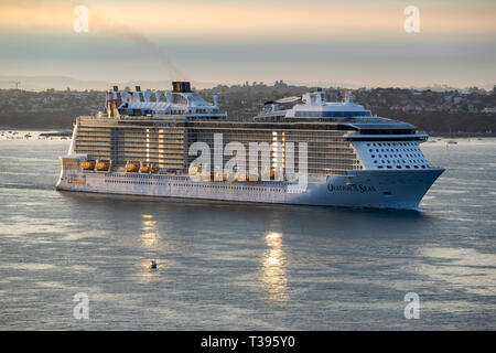 Ovation der Meere in den Waitemata Harbour, Auckland, Neuseeland, Sonntag, 17. März 2019. Foto: David Rowland/One-Image.com Stockfoto