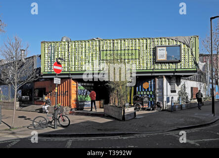 Außenansicht der Fassade' Pop Brixton 'Temporäre business Projekte und Street Food Restaurants in Brixton London SW9 England Großbritannien Stockfoto