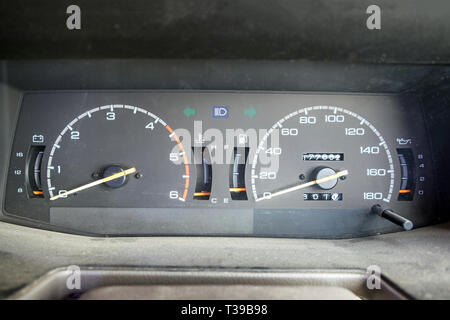 Auto tachoskala Dashboard veraltet Stockfoto