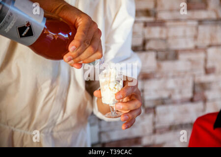 Die Eis mit flüssigem Stickstoff, professionelles Kochen. Stockfoto