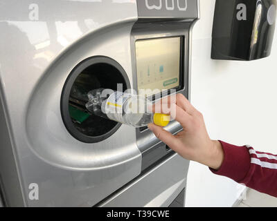 Recycling Maschine, Cash verzichtet Stockfoto