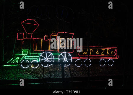 Portland, Oregon - 2018-11-21 - Licht Zug am jährlichen Winter Festival des Oregon Zoo, ZooLights Stockfoto