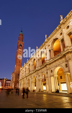 Vicenza, Venetien, Italien. Die Basilika Palladiana ist ein Renaissance-gebäude in der zentralen Piazza dei Signori in Vicenza. Die Loggia zeigt eines der fi Stockfoto