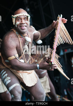 Traditionelle AreÕare Musiker aus den Salomonen, Narasirato durchführen an den WOMAD-Festival, Charlton Park, Großbritannien Stockfoto