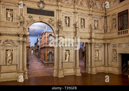 Vicenza, Venetien, Italien. Das Teatro Olimpico ('olympischen Theater') ist ein Theater in Vicenza, Norditalien, in 1580-1585 gebaut. Das Theater war der Stockfoto