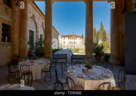 Villa Valmarana ai Nani hat seinen Namen von den Statuen der 17 Stein Zwerge, ursprünglich in den Garten gesetzt, jetzt auf den Mauern um das Haus Stockfoto