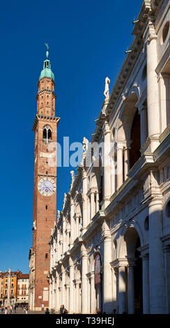 Vicenza, Venetien, Italien. Die Basilika Palladiana ist ein Renaissance-gebäude in der zentralen Piazza dei Signori in Vicenza. Die Loggia zeigt eines der fi Stockfoto