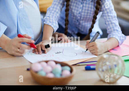 Kind, das handgefertigte Karte Closeup Stockfoto