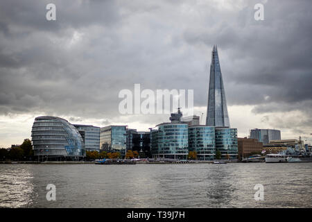 Der Shard gesehen von Paul's Walk, Nord-Bank der Themse in London, England, Grossbritannien. Stockfoto