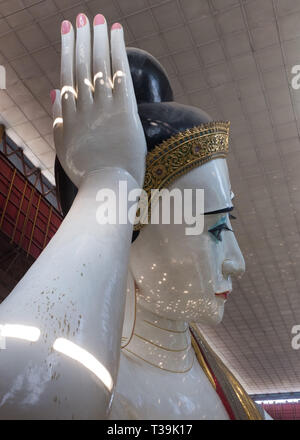 Chauk Htat Gyi Pagode Tempel des 65 Meter langen Liegenden Buddha Bild, Yangon, Myanmar (Birma) Stockfoto