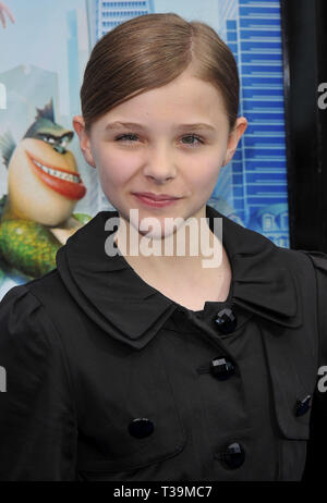 Chloe Moretz - Monster vs Aliens Premiere auf der Gibson Amphitheatre in den Universal Studios in Los Angeles. MoretzChloe 63 Red Carpet Event, Vertikal, USA, Filmindustrie, Prominente, Fotografie, Bestof, Kunst, Kultur und Unterhaltung, Topix Prominente Fashion/Vertikal, Besten, Event in Hollywood Leben - Kalifornien, Roter Teppich und backstage, USA, Film, Stars, Film Stars, TV Stars, Musik, Promis, Fotografie, Bestof, Kunst, Kultur und Unterhaltung, Topix, headshot, vertikal, eine Person aus dem Jahr 2009, Anfrage tsuni@Gamma-USA.com Stockfoto