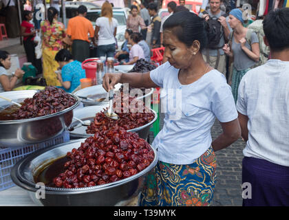 Street Food vendor in Yangon, Myanmar (Birma) Stockfoto