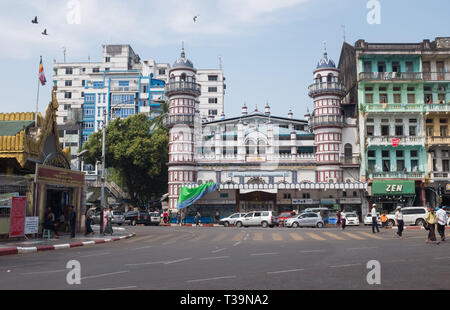 Bengali sunnitischen Jameh Moschee liegt in der Innenstadt, am Kreisverkehr Sule Pagode in Yangon (Rangun), Myanmar (Birma) Stockfoto