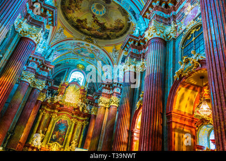 POZNAN, POL - 27.November 2018: Einrichtung von Fara, die Basilika St. Maria in Poznan, Polen Stockfoto