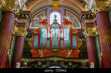 POZNAN, POL - 27.November 2018: Einrichtung von Fara, die Basilika St. Maria in Poznan, Polen Stockfoto