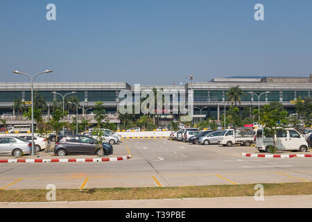 Parkplatz am Internationalen Flughafen Yangon Yangon (Rangun), Myanmar (Birma) Stockfoto