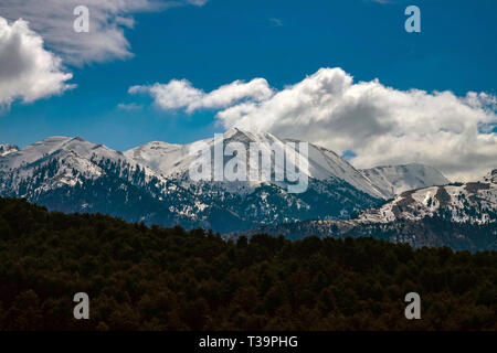 Schnee auf dem Berg Taygetus, Frühling, Frühling, Peleponnese, Griechenland, griechische Stockfoto