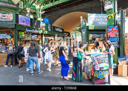 Getränke an Borough Markt, Middle Street, Southwark, Royal Borough von Southwark, Greater London, England, Vereinigtes Königreich Abschaltdruck Stockfoto