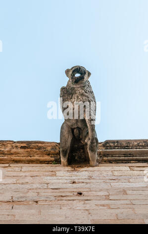 Animal gargoyle von unten, Montblanc, Katalonien, Spanien Stockfoto