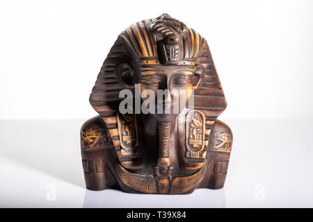 Tutanchamun, isolierte Porträt Skulptur eines ägyptischen Pharao Stockfoto