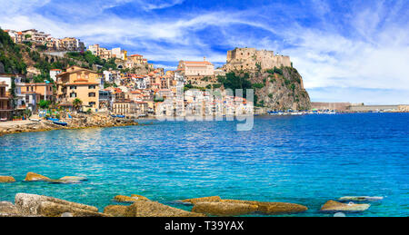 Reisen in Kalabrien. Sommer Urlaub in Scilla Stadt. mittelalterlichen borgo mit tollen Stränden. Italien Stockfoto