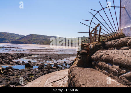 Einen malerischen Blick auf Runswick Bay, einem kleinen Fischerdorf an der Nordostküste in North Yorkshire, England, UK Stockfoto