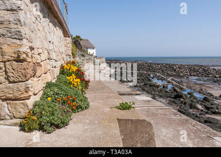 Einen malerischen Blick auf Runswick Bay, einem kleinen Fischerdorf an der Nordostküste in North Yorkshire, England, UK Stockfoto