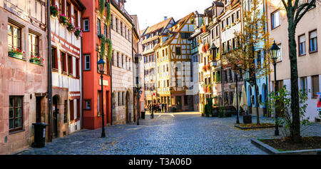 Traditionelle bunte Häuser in der Nürnberger Altstadt, Bayern, Deutschland Stockfoto