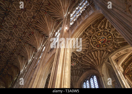 Innenraum der mittelalterlichen gotischen St. George's Chapel im Schloß Windsor (Großbritannien). Stockfoto