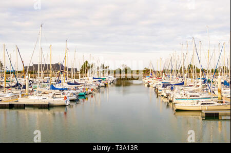 Saint-Vaast-la-Hougue, Frankreich - 29 August 2018: Hafen von Saint VAAST LA HOUGUE, Normandie, Frankreich Stockfoto