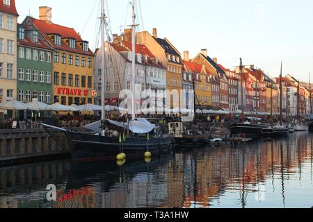 Kopenhagen Nyhavn Dock am Abend Stockfoto