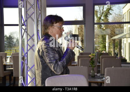 Andreas Holm bei der Aufzeichnung der Balkongespräche MyTVplus Talkshow ''im Luisenhof. Dresden, 03.04.2019 Stockfoto