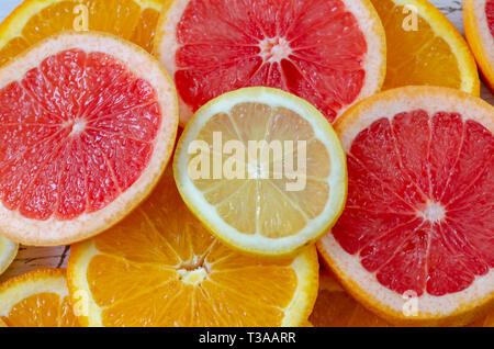 Grapefruits, Orangen und Zitronen scheiben Hintergrund, Ansicht von oben Stockfoto