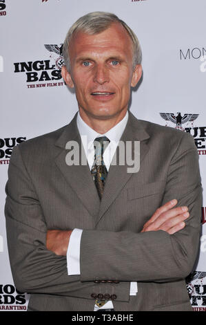 Richard Sammel - Inglourious Basterds Premiere auf der Chinese Theatre in Los Angeles. SammelRichard 58 Red Carpet Event, Vertikal, USA, Filmindustrie, Prominente, Fotografie, Bestof, Kunst, Kultur und Unterhaltung, Topix Prominente Fashion/Vertikal, Besten, Event in Hollywood Leben - Kalifornien, Roter Teppich und backstage, USA, Film, Stars, Film Stars, TV Stars, Musik, Promis, Fotografie, Bestof, Kunst, Kultur und Unterhaltung, Topix, headshot, vertikal, eine Person aus dem Jahr 2009, Anfrage tsuni@Gamma-USA.com Stockfoto