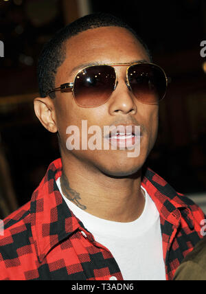 Pharrell Williams - Fast & Furious Premiere auf der Universal Amphitheater in Los Angeles. WilliamsPharrell 59 Red Carpet Event, Vertikal, USA, Filmindustrie, Prominente, Fotografie, Bestof, Kunst, Kultur und Unterhaltung, Topix Prominente Fashion/Vertikal, Besten, Event in Hollywood Leben - Kalifornien, Roter Teppich und backstage, USA, Film, Stars, Film Stars, TV Stars, Musik, Promis, Fotografie, Bestof, Kunst, Kultur und Unterhaltung, Topix, headshot, vertikal, eine Person aus dem Jahr 2009, Anfrage tsuni@Gamma-USA.com Stockfoto