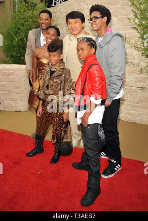 02 Jackie Chan Jaden Smith Smith Jada Willow 02 - Karate Kid Premiere auf dem Westwood Village Theater in Los Angeles. 02 Jackie Chan Jaden Smith Smith Jada Willow 02 eine Veranstaltung in Hollywood Leben - Kalifornien, Red Carpet Event, USA, Filmindustrie, Prominente, Fotografie, Bestof, Kunst, Kultur und Unterhaltung, Topix prominente Mode, Besten, Hollywood Leben, Event in Hollywood Leben - Kalifornien, Roter Teppich und backstage, Film Stars, TV Stars, Musik, Promis, Topix, Akteure aus dem gleichen Film, Cast und co Star zusammen. Anfrage tsuni @ Gamma-US Stockfoto