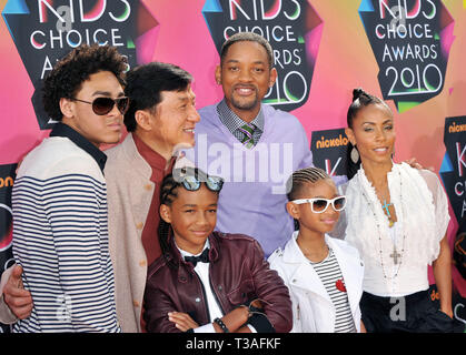 Jada Pinkett Smith wird Willow Trey Jaden Jackie Chan 28 - 23. jährlichen Kids Choice Awards an der UCLA Pauley Pavillion in Los Angeles. Jada Pinkett Smith wird Willow Trey Jaden Jackie Chan 28 Veranstaltung in Hollywood Leben - Kalifornien, Red Carpet Event, USA, Filmindustrie, Prominente, Fotografie, Bestof, Kunst, Kultur und Unterhaltung, Topix prominente Mode, Besten, Hollywood Leben, Event in Hollywood Leben - Kalifornien, Roter Teppich und backstage, Film Stars, TV Stars, Musik, Promis, Topix, Akteure aus dem gleichen Film, Cast und co Star zusammen. inqu Stockfoto