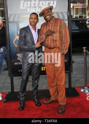 Keith David & Brandon T Jackson Lottery Ticket Premiere auf der Chinese Theatre in Los Angeles. KeithDavid BrandonTJackson 39 Veranstaltung in Hollywood Leben - Kalifornien, Red Carpet Event, USA, Filmindustrie, Prominente, Fotografie, Bestof, Kunst, Kultur und Unterhaltung, Topix prominente Mode, Besten, Hollywood Leben, Event in Hollywood Leben - Kalifornien, Roter Teppich und backstage, Film Stars, TV Stars, Musik, Promis, Topix, Akteure aus dem gleichen Film, Cast und co Star zusammen. Anfrage tsuni@Gamma-USA.com, Kredit Tsuni/USA, 2010-Gruppe, TV und Film Cast Stockfoto