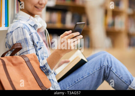 Sms sms in Bibliothek Stockfoto