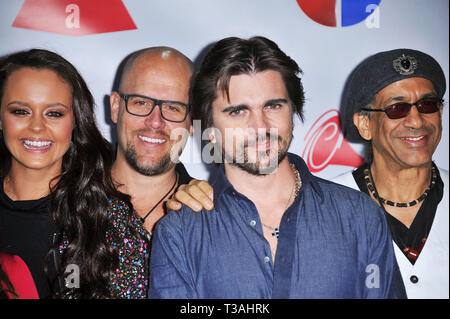 Juanes, Shaila Durcal Am XIII Latin Grammy Awards Nominierungen an der Belasco Theatre in Los Angeles. a Juanes, Shaila Durcal 160 Veranstaltung in Hollywood Leben - Kalifornien, Red Carpet Event, USA, Filmindustrie, Prominente, Fotografie, Bestof, Kunst, Kultur und Unterhaltung, Topix prominente Mode, Besten, Hollywood Leben, Event in Hollywood Leben - Kalifornien, Roter Teppich und backstage, Film Stars, TV Stars, Musik, Promis, Topix, Akteure aus dem gleichen Film, Cast und co Star zusammen. Anfrage tsuni@Gamma-USA.com, Kredit Tsuni/USA, 2012-Gruppe, TV und Film Cast Stockfoto