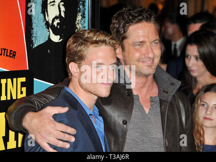 Gerad Butler und Jonny Weston auf der Jagd nach Mavericks Premiere an der Waldung Theater in Los Angeles. Gerad Butler und Jonny Weston Ereignis in Hollywood Leben - Kalifornien, Red Carpet Event, USA, Filmindustrie, Prominente, Fotografie, Bestof, Kunst, Kultur und Unterhaltung, Topix prominente Mode, Besten, Hollywood Leben, Event in Hollywood Leben - Kalifornien, Roter Teppich und backstage, Film Stars, TV Stars, Musik, Promis, Topix, Akteure aus dem gleichen Film, Cast und co Star zusammen. Anfrage tsuni@Gamma-USA.com, Kredit Tsuni/USA, 2012-Gruppe, TV und Film Cast Stockfoto