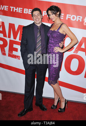 Jason Biggs, Shannon Elizabeth an der Amerikanischen Reunion Premiere auf der Chinese Theatre in Los Angeles. Jason Biggs, Shannon Elizabeth 29 Veranstaltung in Hollywood Leben - Kalifornien, Red Carpet Event, USA, Filmindustrie, Prominente, Fotografie, Bestof, Kunst, Kultur und Unterhaltung, Topix prominente Mode, Besten, Hollywood Leben, Event in Hollywood Leben - Kalifornien, Roter Teppich und backstage, Film Stars, TV Stars, Musik, Promis, Topix, Akteure aus dem gleichen Film, Cast und co Star zusammen. Anfrage tsuni@Gamma-USA.com, Kredit Tsuni/USA, 2012-Gruppe, TV und Film Cast Stockfoto