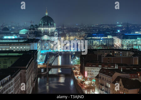 Futuristisch und surreale City Night Scape von Berlin Stockfoto