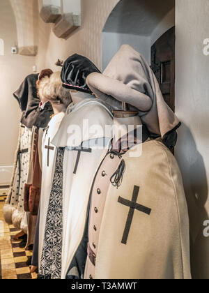 MALBORK, Polen - 15 AUGUST, 2013: Deutschordensschloss regalia im Museum in dem teutonischen Malbork, Polen ausgestellt. Die Marienburg ist der größten Stockfoto