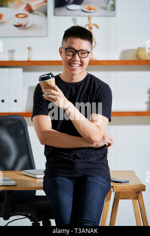 Gutaussehenden jungen vietnamesischen Mann Stockfoto