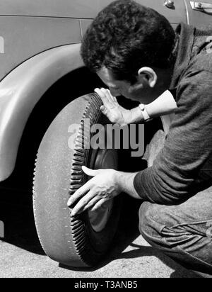 Kontrolle der Lauffläche, 1961 Stockfoto