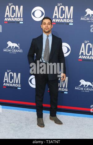 Las Vegas, NV, USA. 7 Apr, 2019. Wilmer Valderrama bei der Ankunft für 54 Akademie der Country Music (ACM) Awards - Ankünfte 2, MGM Grand Garden Arena in Las Vegas, NV April 7, 2019. Credit: Everett Collection Inc/Alamy leben Nachrichten Stockfoto